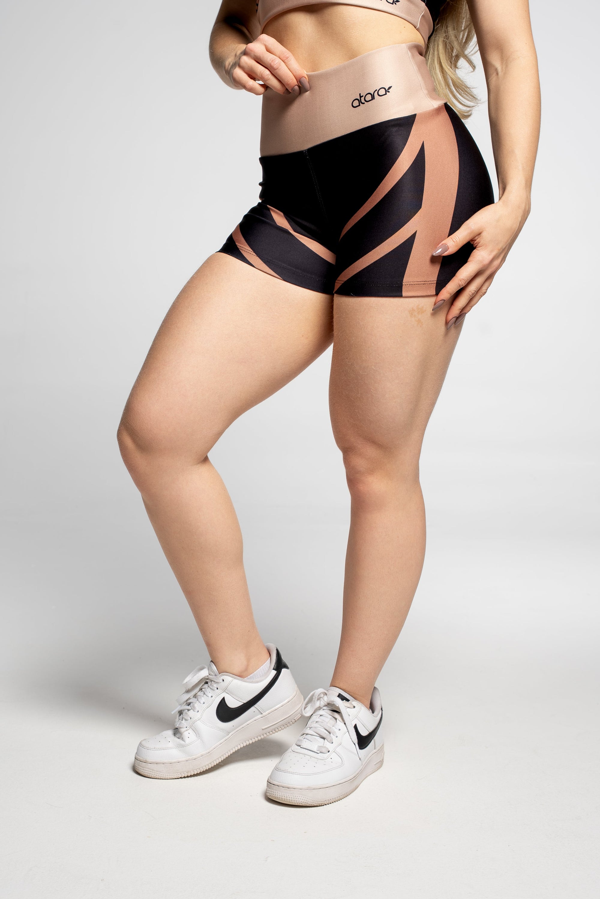 Shorts Curto Mocha