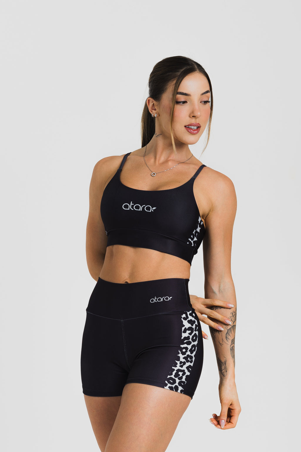 Shorts Curto Onça Branca