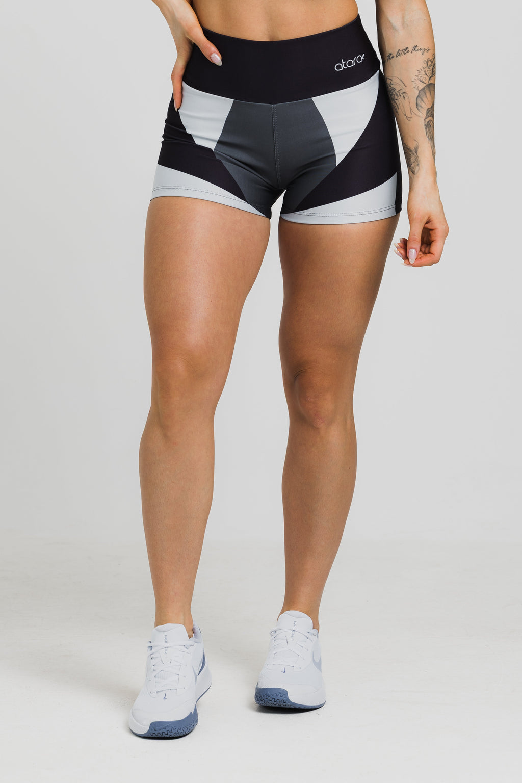 Shorts Curto Grey Space